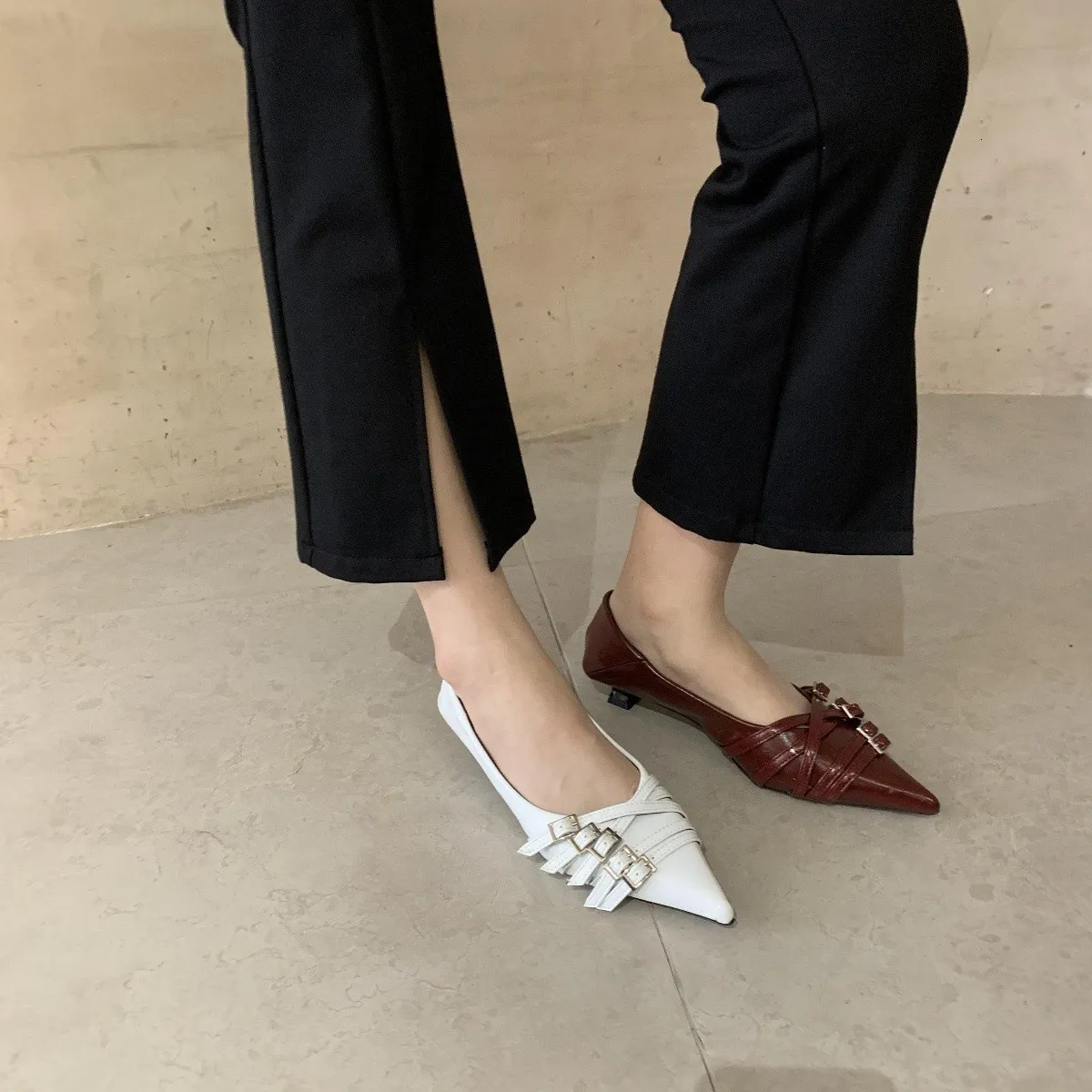 Women's Pointed Toe Patent Leather Flat Sandals With Multi Buckles_voghion.com