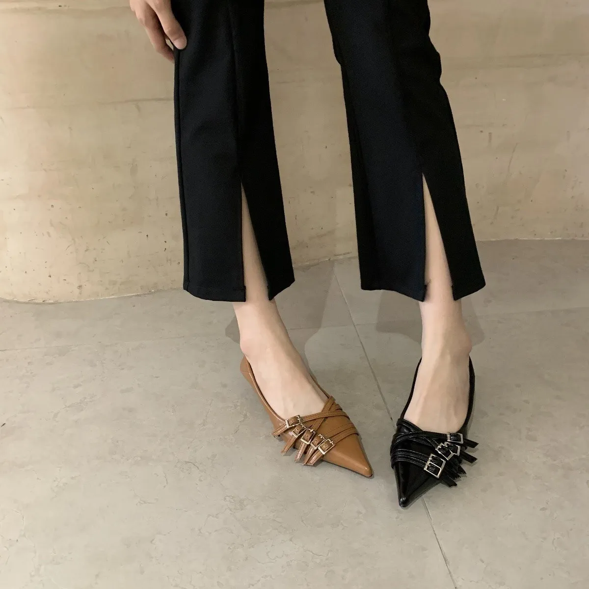Women's Pointed Toe Patent Leather Flat Sandals With Multi Buckles_voghion.com