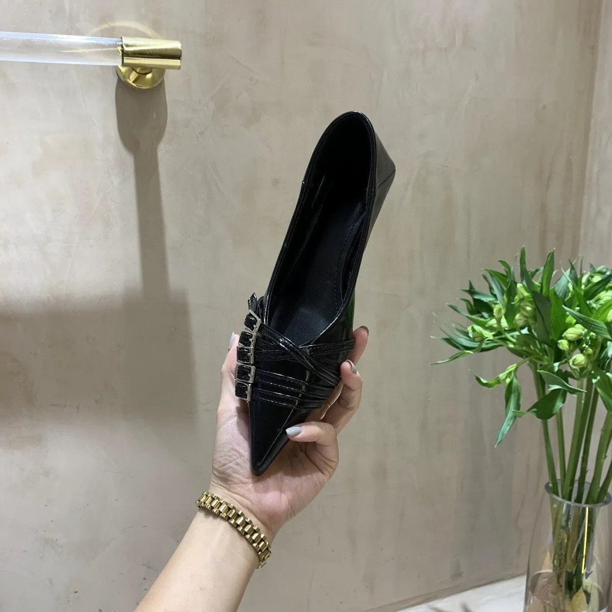 Women's Pointed Toe Patent Leather Flat Sandals With Multi Buckles_voghion.com