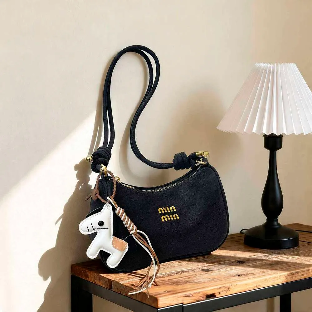 (Exclusive pending accessories) Women's new trendy crossbody shoulder bag, fashionable and versatile solid color bag