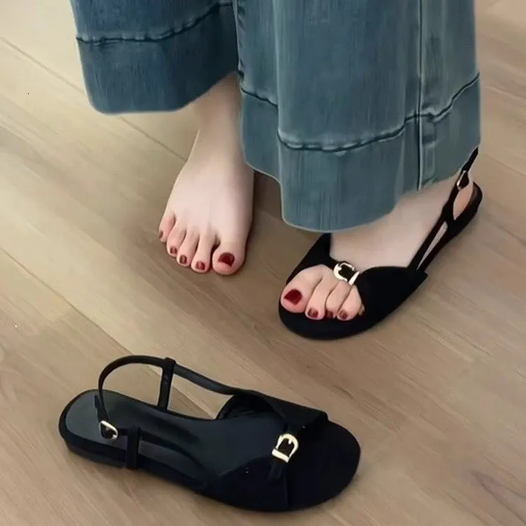 Women's Flat Sandals With Metal Buckle And Slingback Strap_voghion.com