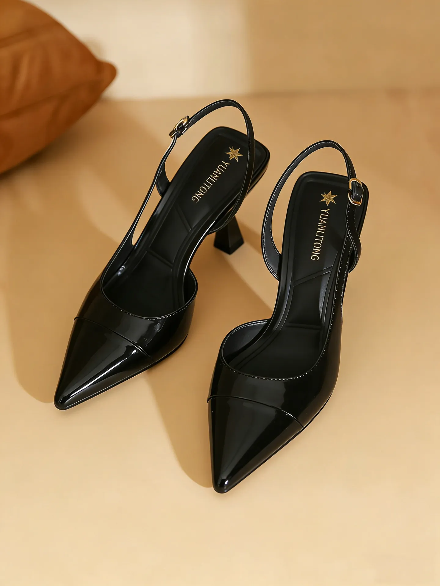 Décolleté slingback classiche con tacco e punta sfilata donna_voghion.com