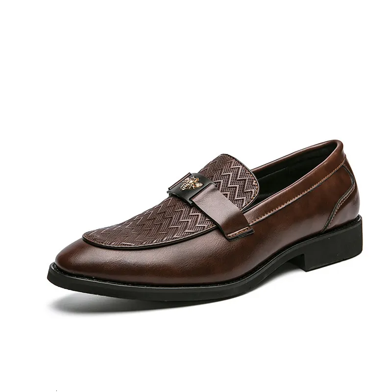 Mocassini da uomo in pelle, modello classico slip-on con morbida soletta imbottita, ideali per gli spostamenti quotidiani e per outfit casual-eleganti._voghion.com