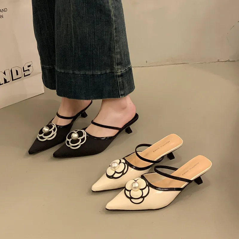 Mules da donna alla moda con accenti di perle, design a punta con tacco basso, soletta imbottita morbida per il tragitto quotidiano e per un look elegante._voghion.com