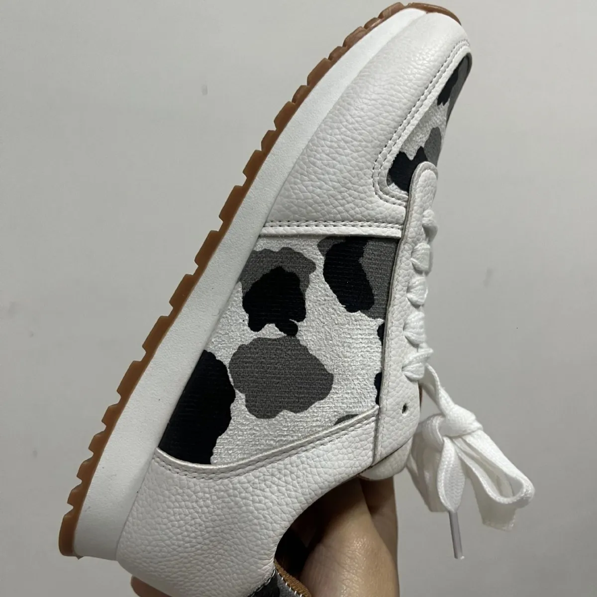 Womens Leopard Print Chunky Sneakers Leather Fabric Upper Lace Up Design Non Slip Thick Sole For Streetwear And Daily_voghion.com