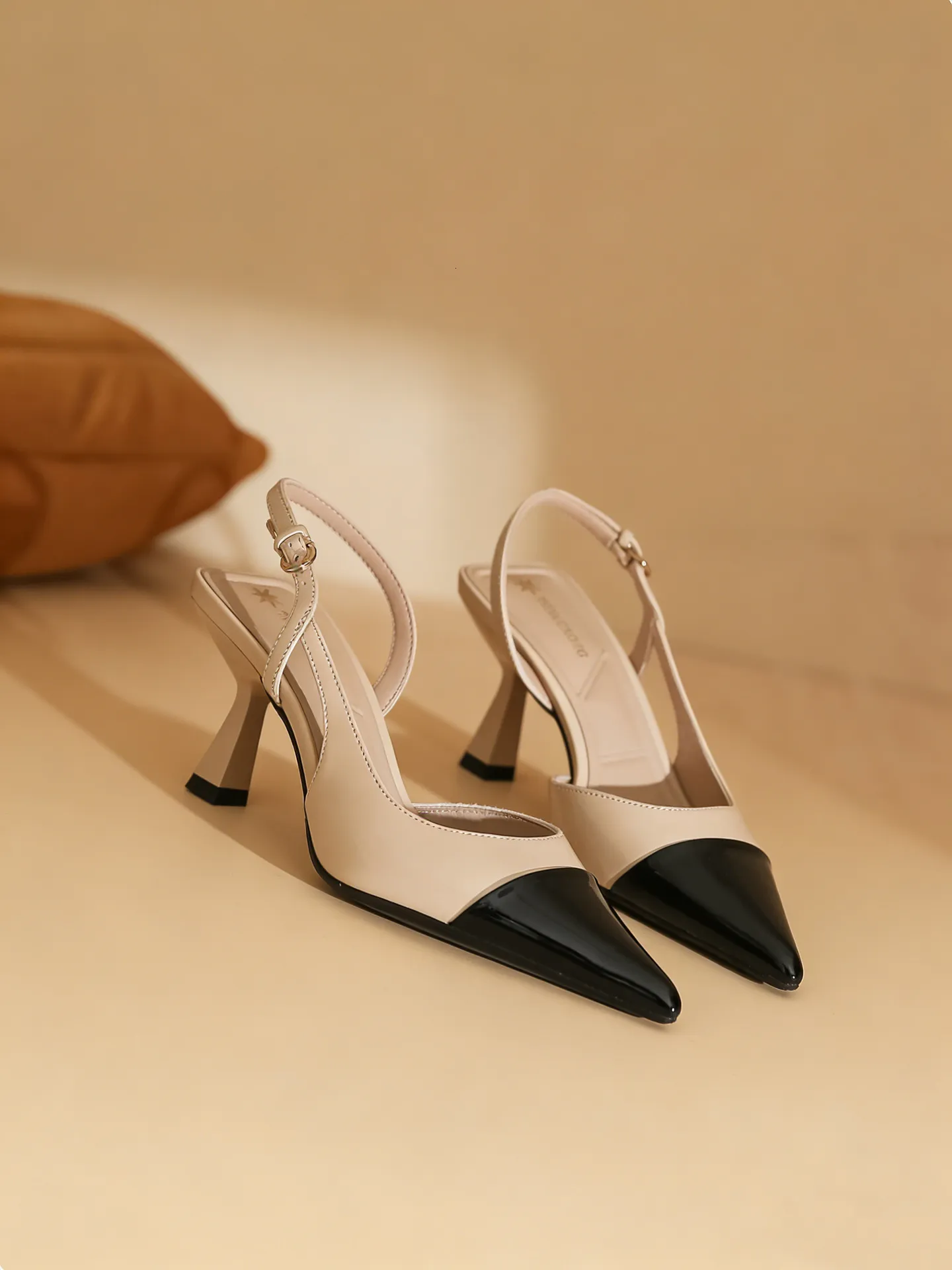 Décolleté slingback classiche con tacco e punta sfilata donna_voghion.com