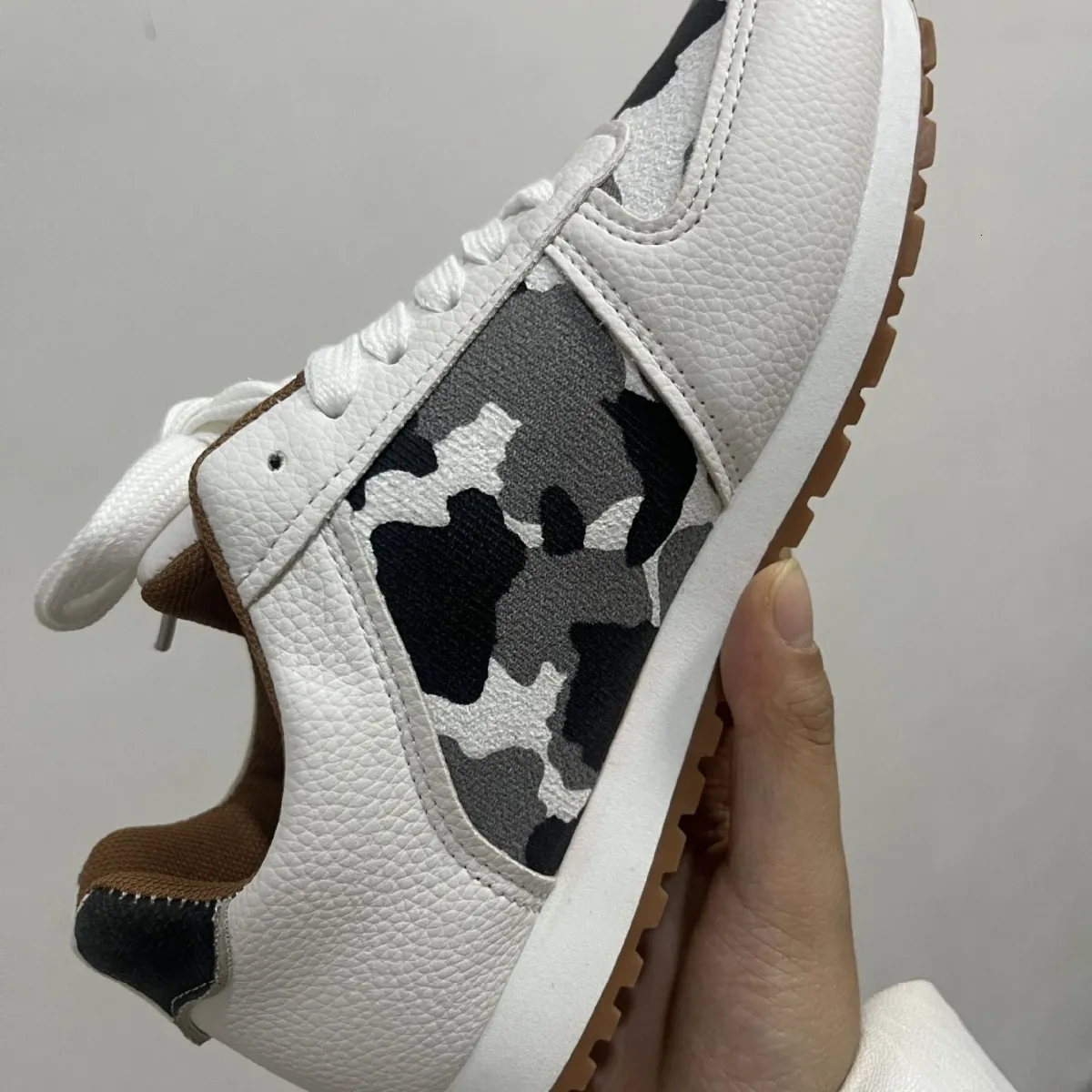 Womens Leopard Print Chunky Sneakers Leather Fabric Upper Lace Up Design Non Slip Thick Sole For Streetwear And Daily_voghion.com
