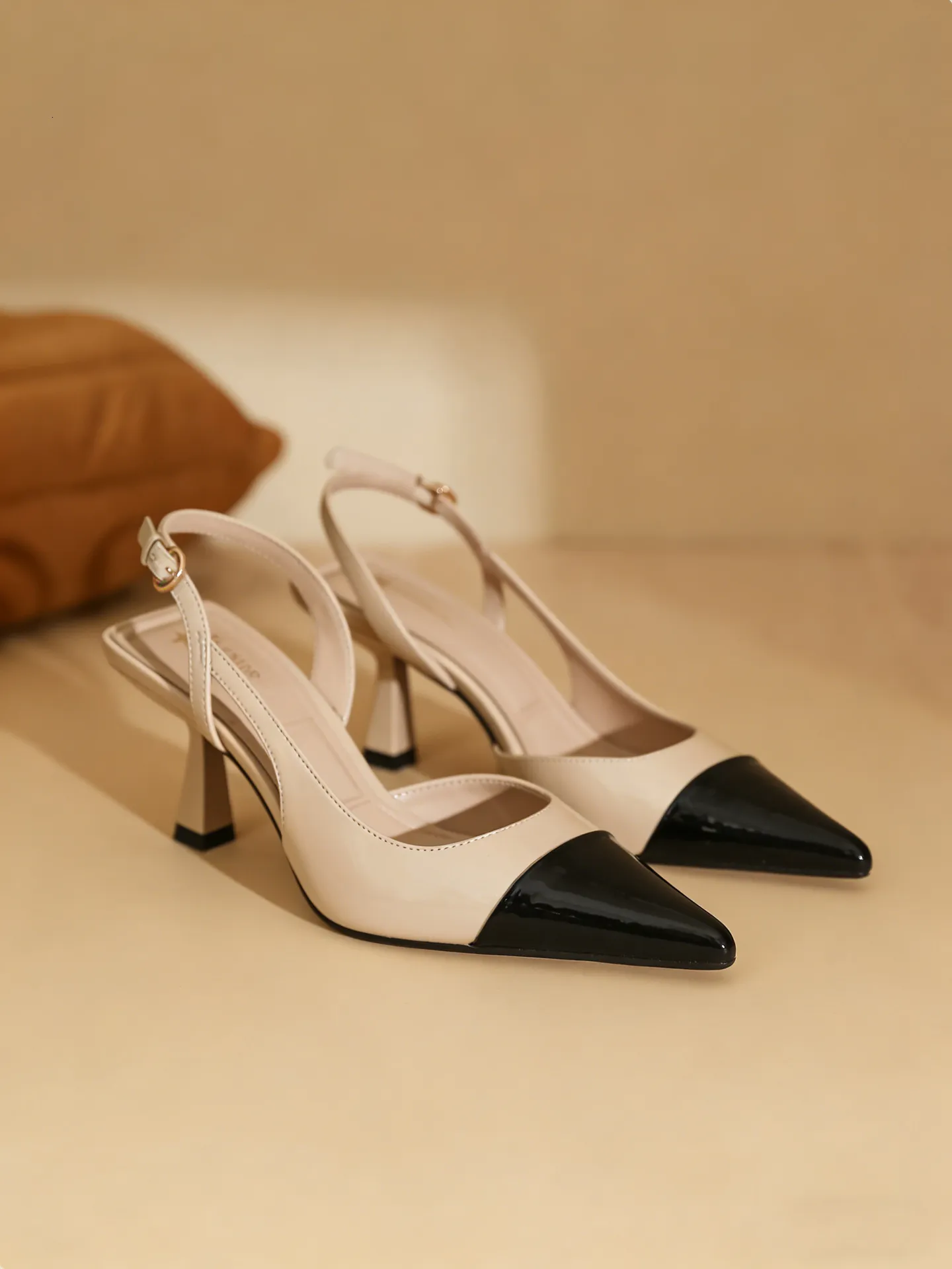 Décolleté slingback classiche con tacco e punta sfilata donna_voghion.com