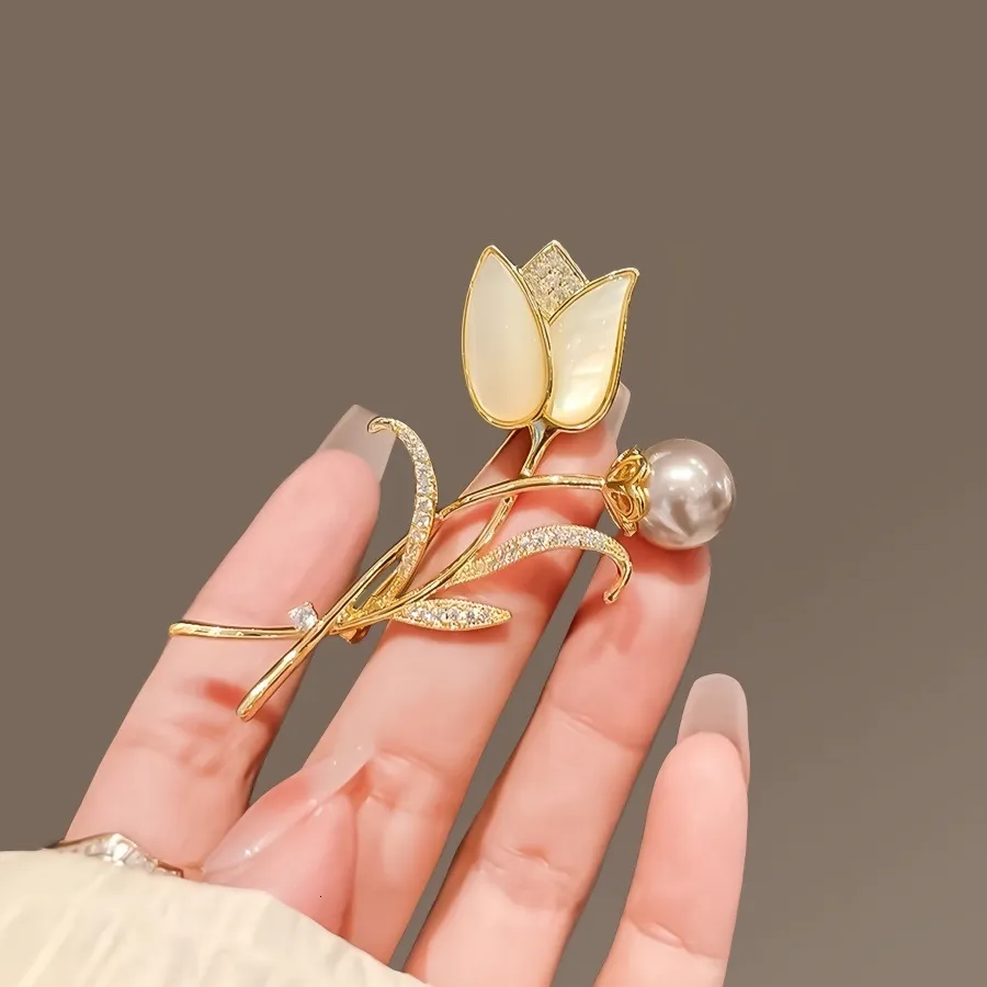 High End Forest Flower Tulip Tulip Brooch With Pearl From