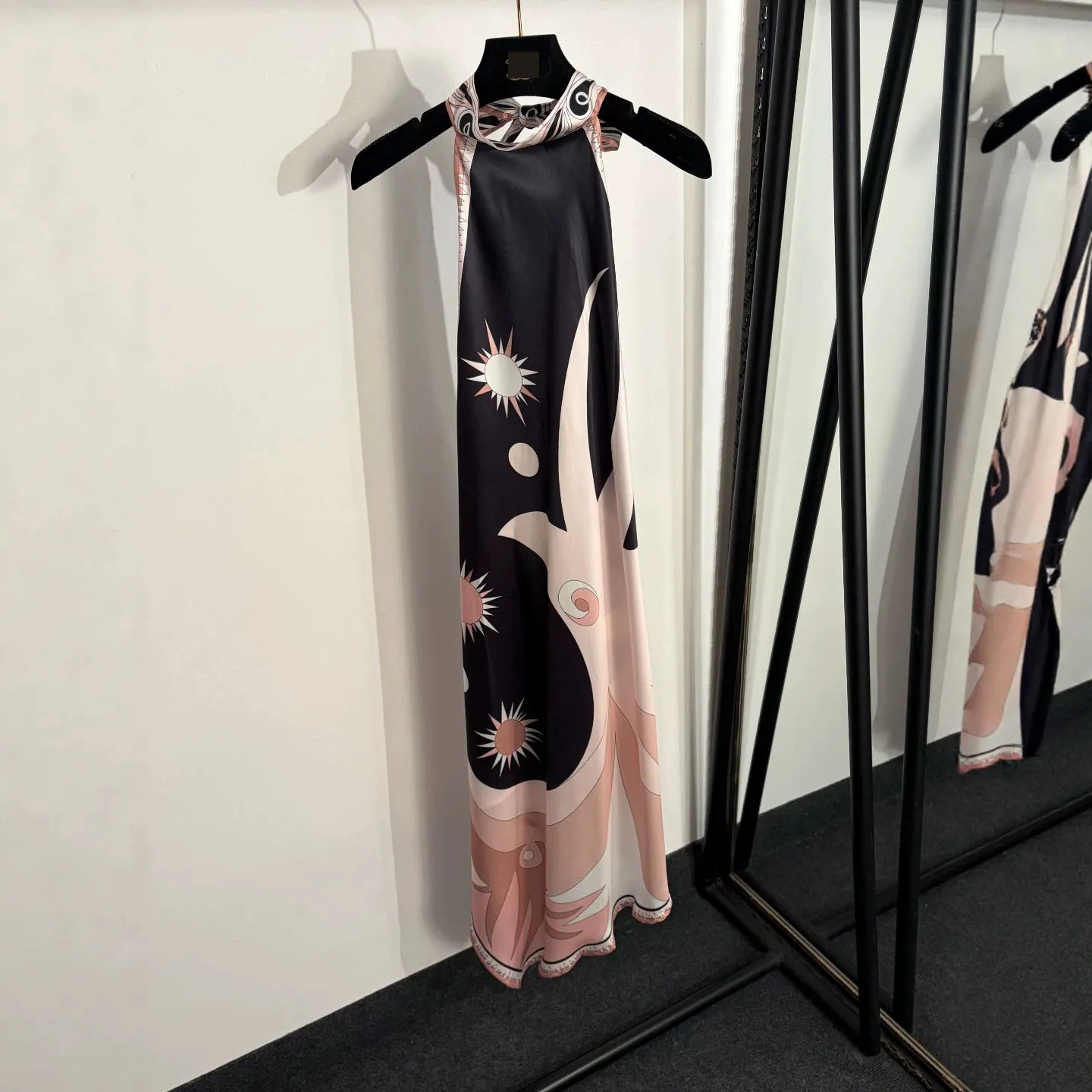 backless vest dress Slim Printed Halter Neck Silk For... From Bailixi04, Rs.9,340.87 In Bulk Size:XS/S Jizhi Reborn Baby Dolls Cc:Deesee May 23 Pair the Irida Vest