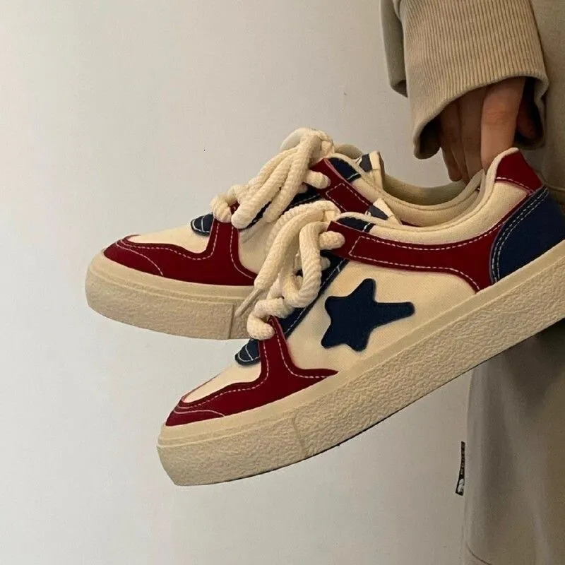 Womens Low Top Casual Sneakers With Star Patch And Thick Rope Laces_voghion.com