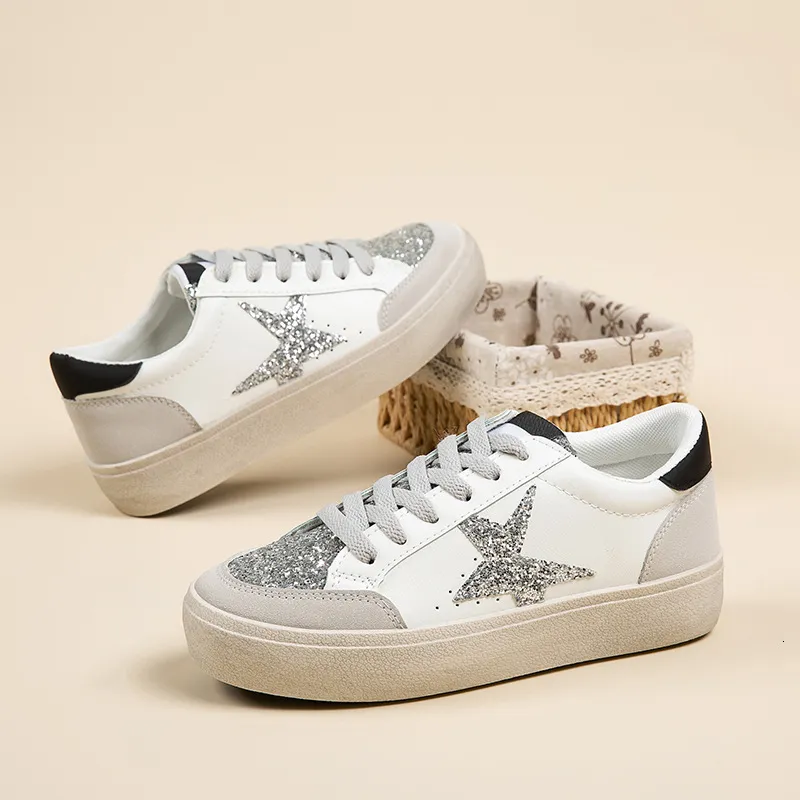 Womens Casual Running Sneaker Designer Shoes White Leather Sneakers With Silver Glitter Star And Toe Cap Daily Outfit_voghion.com