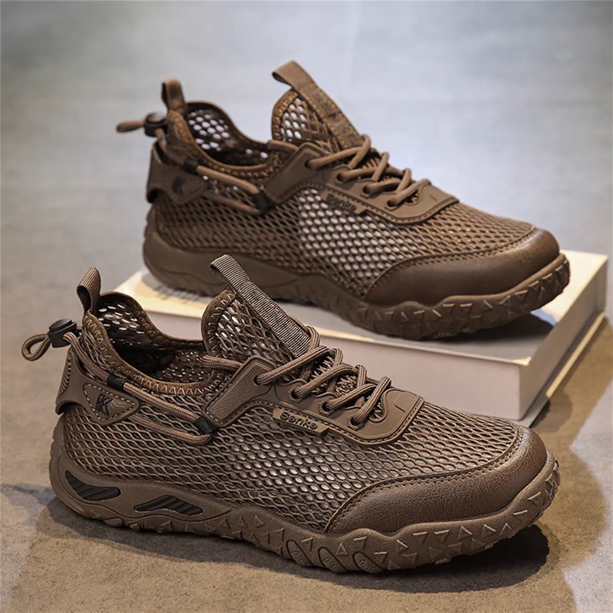 Herren Sommer 2026 Neue atmungsaktive, dünne, geruchshemmende, leichte Mesh-Schuhe mit Lochmuster – ideal für Freizeit, Sport, Laufen und Freizeit._voghion.com