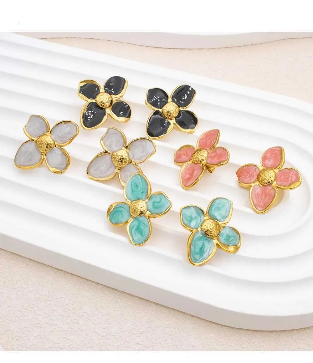 Hypoallergenic Floral Stud Earrings Stainless Steel Boho Jewelry_voghion.com