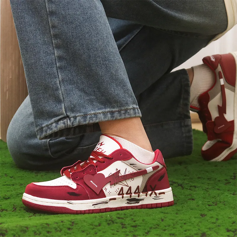 Unisex Red White Heart Graffiti Skate Sneakers Leather Upper For Street Style Daily Walking_vogvips.com