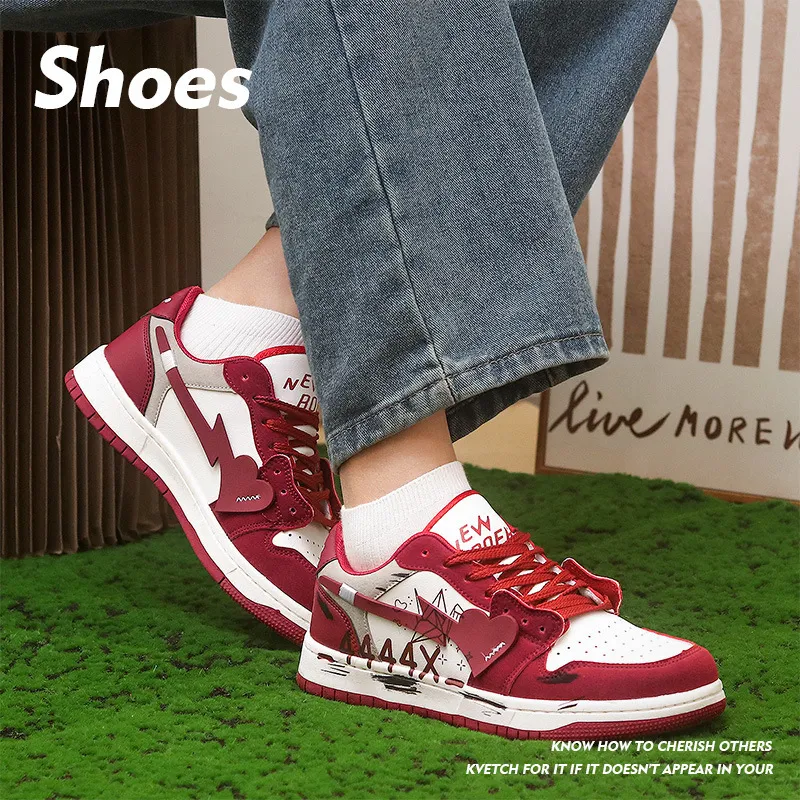 Unisex Red White Heart Graffiti Skate Sneakers Leather Upper For Street Style Daily Walking_vogvips.com