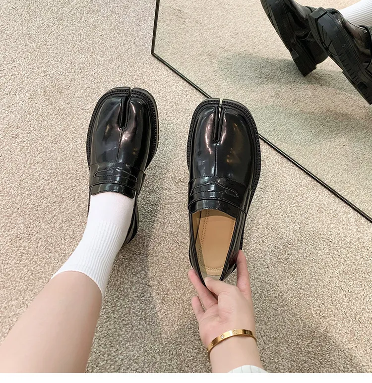 Schwarze Damen Slipper Mit Schlitz Aus Lackleder Für Das Büro_voghion.com