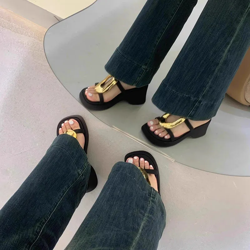 Womens Black Platform Heeled Sandals Gold Metal Buckle Slip On For Summer Party Daily Wear_voghion.com