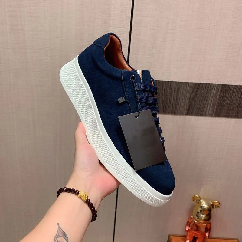 Marineblaue Wildleder-Plateau-Sneaker für Herren mit Schnürung – ideal für smarte Freizeitkleidung im Büro_voghion.com