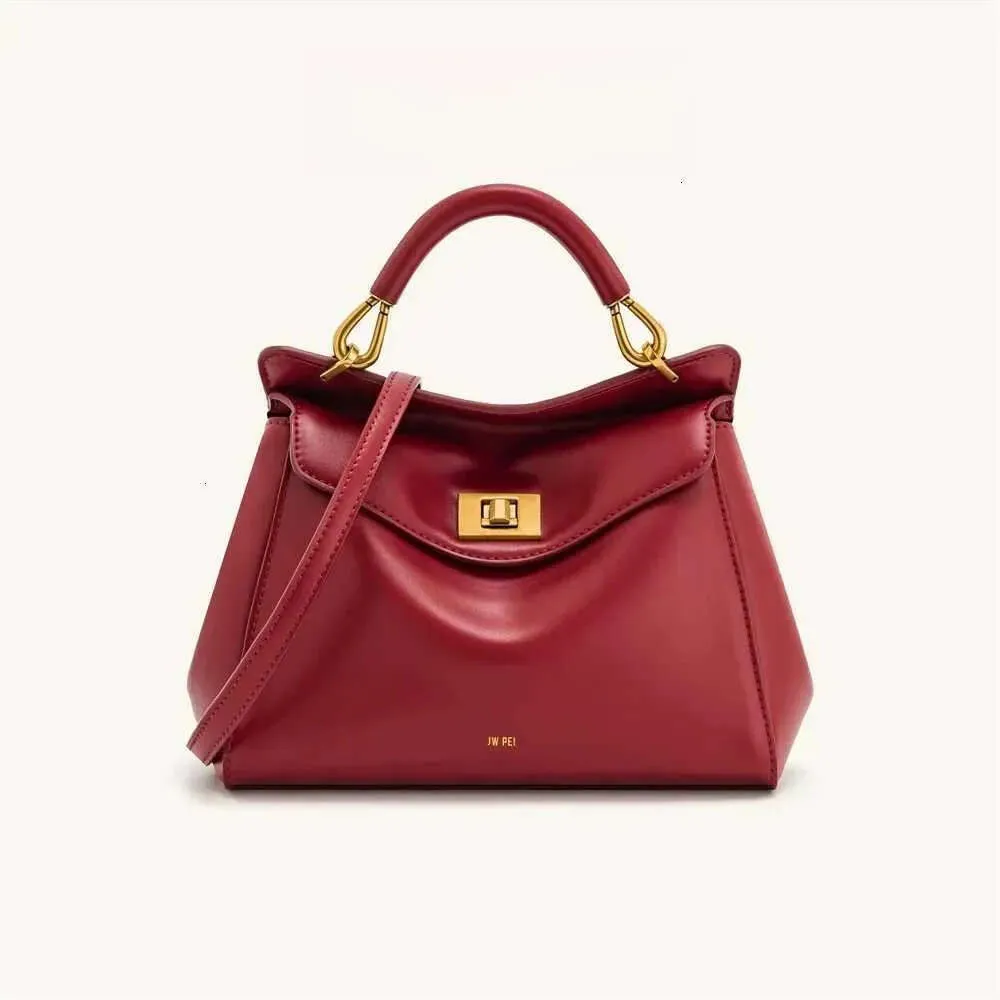 エグロジャパン　lucia New Lucia Lock Shoulder Crossbody With Highend Feel From