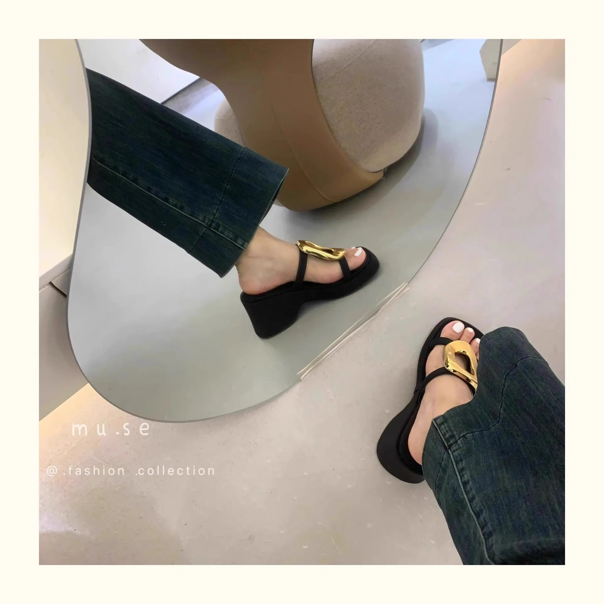 Womens Black Platform Heeled Sandals With Gold Buckle For Summer_voghion.com