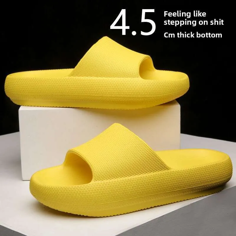 Eleganti scarpe casual di ispirazione moderna, caratterizzate da un mix di tessuti: lacci elastici di supporto e soletta morbida e imbottita._voghion.com