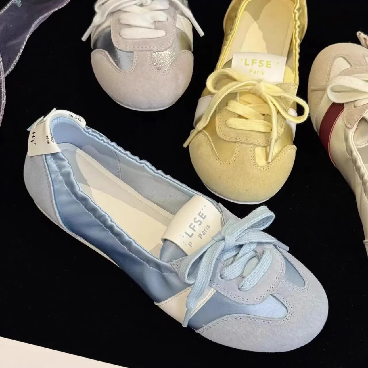 Flerfärgade retro ballerinaskor i mocka och satin för dam_voghion.com