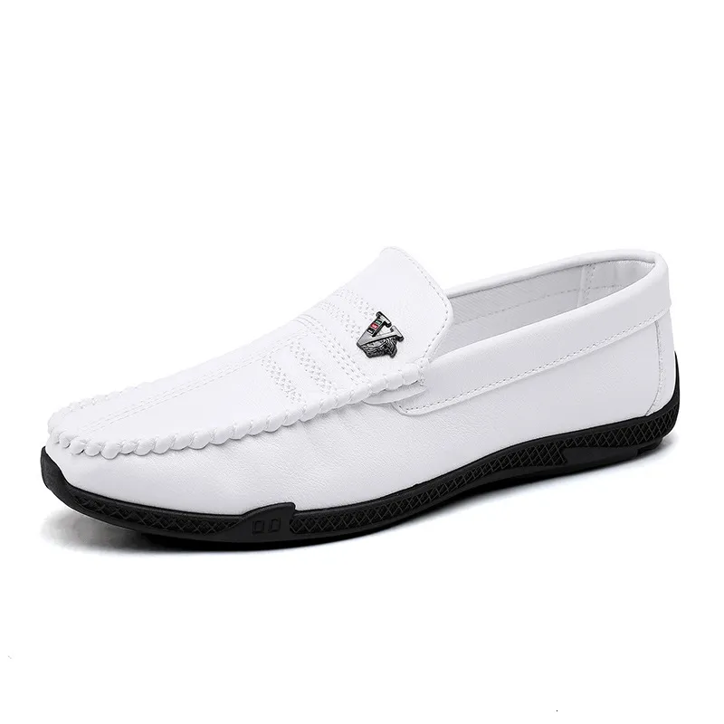 Schwarze Herren-Lederslipper für den eleganten Freizeitlook im Büro_voghion.com