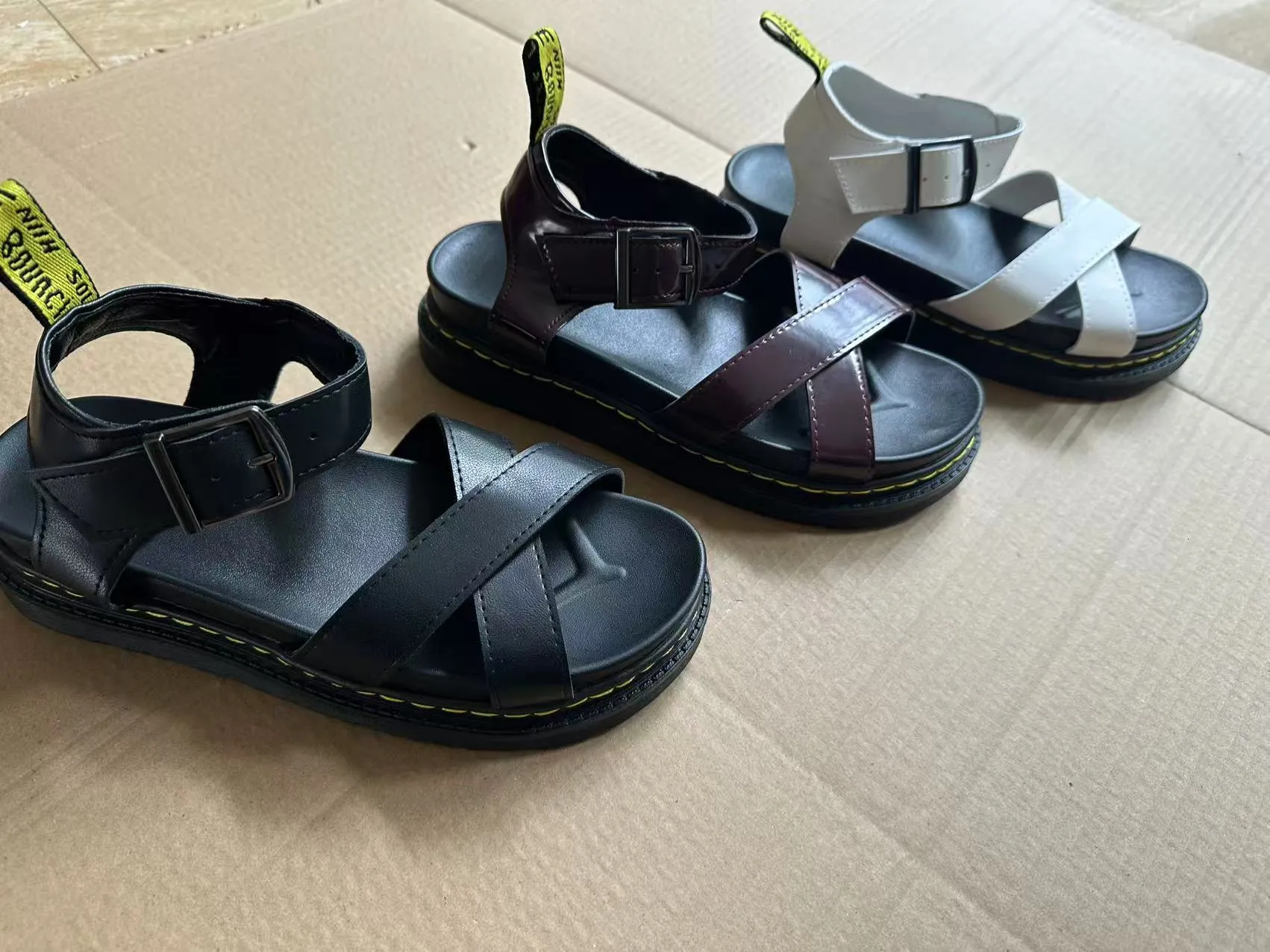 Women’s Thick Soled Flat Sandals Roman Style Beach Buckle Shoes_voghion.com