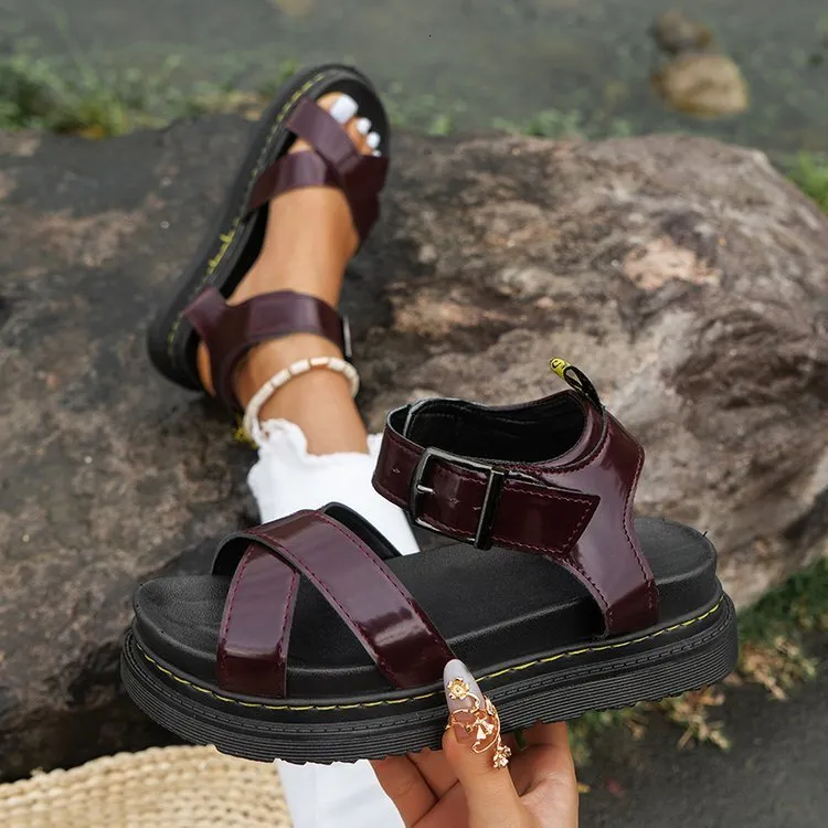 Women’s Thick Soled Flat Sandals Roman Style Beach Buckle Shoes_voghion.com