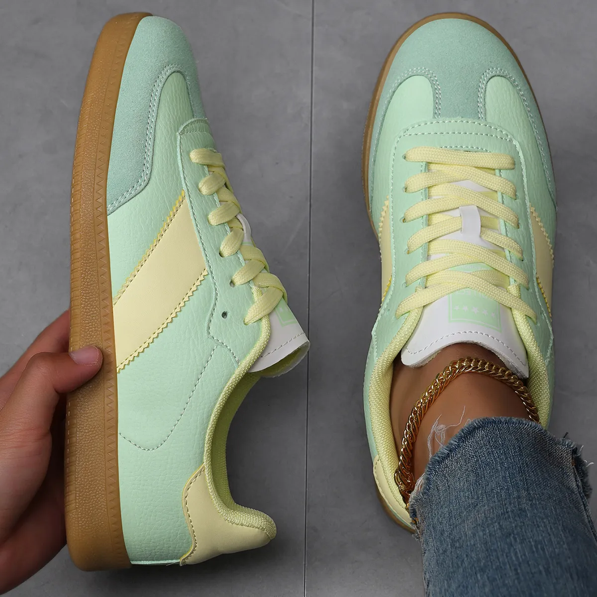 Retro-Sneaker für Damen mit Zebramuster, orangefarbenen, rutschfesten Schnürsenkeln und Gummisohle – perfekt für lässigen Streetstyle und den Alltag._voghion.com