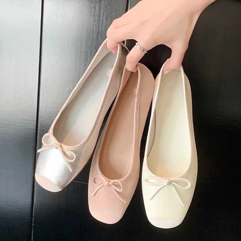 Sommerliche Komfort-Ballerinas für Damen mit Schleife, eckiger Zehenpartie und weichem Leder._voghion.com