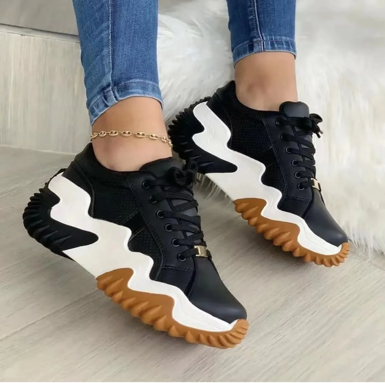 Womens Black White Wavy Chunky Platform Sneakers Non Slip Lace Up Casual Street Shoes_voghion.com