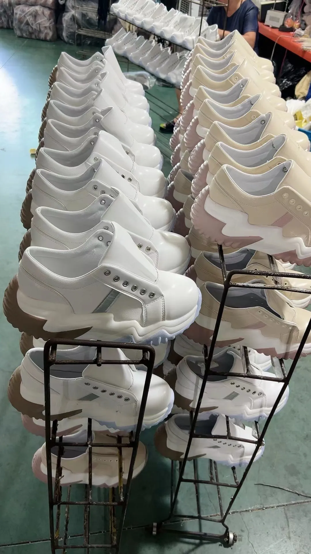 Womens Black White Wavy Chunky Platform Sneakers Lace Up Casual_voghion.com
