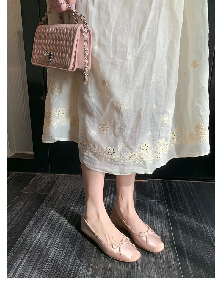 Sommerliche Komfort-Ballerinas für Damen mit Schleife, eckiger Zehenpartie und weichem Leder._voghion.com