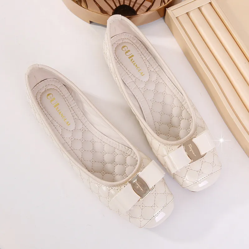 Schwarze, beige, burgunderrote, gesteppte, rutschfeste Lackleder-Ballerinas mit Schleife und eckiger Zehenpartie_voghion.com