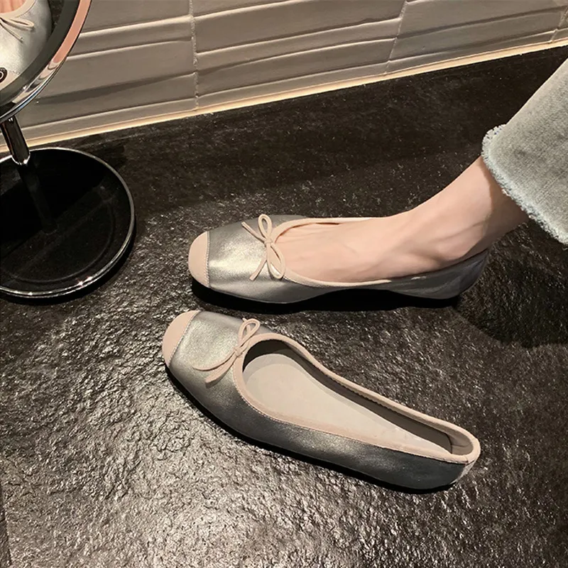 Sommerliche Komfort-Ballerinas für Damen mit Schleife, eckiger Zehenpartie und weichem Leder._voghion.com