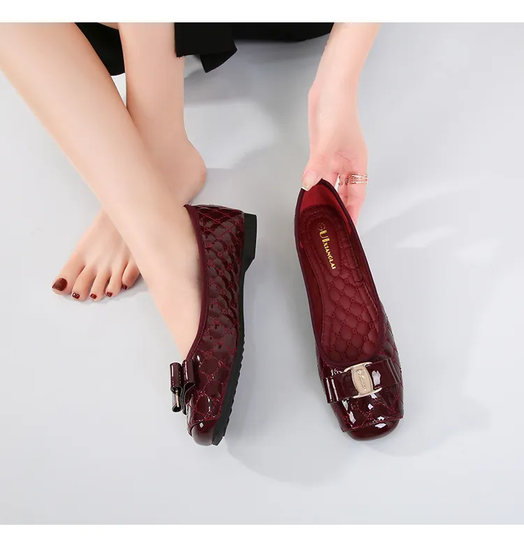 Damen Ballerinas Aus Gestepptem Lackleder Mit Schleife Und Absatz_voghion.com