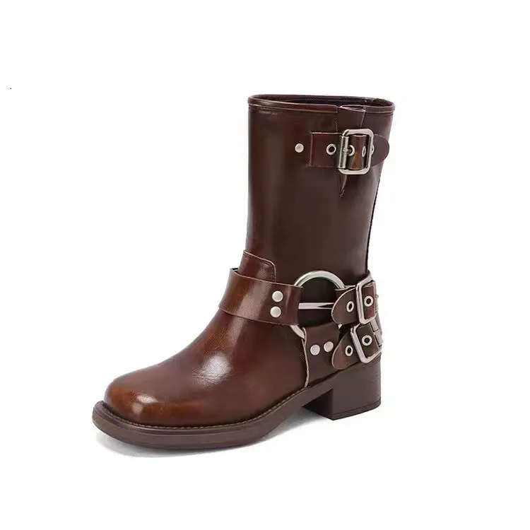 Dames bruine leren laarzen met gespband, middelhoge schacht en stevige blokhak, western bikerstijl, antislip, punk streetstyle_voghion.com