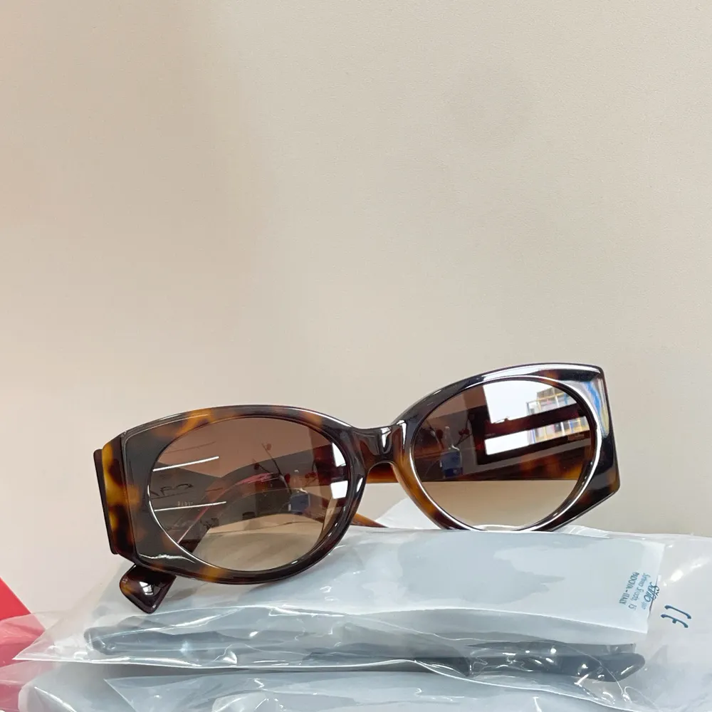 Women Oval Sunglasses Havana/Brown Gradient UV... From 