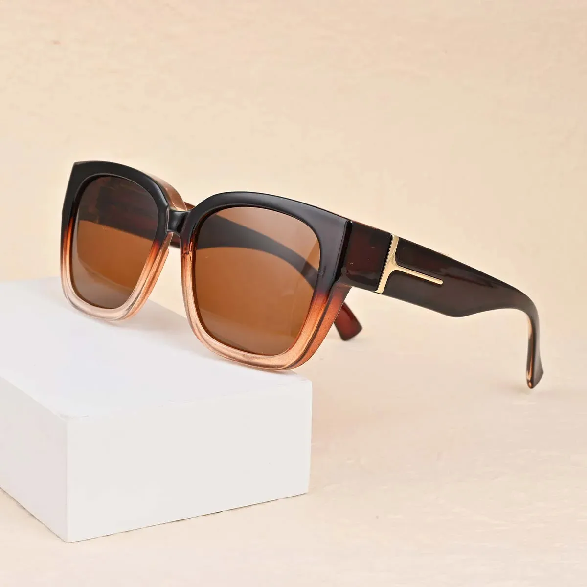Lightweight Oversized Square Sunglasses Over... From Bong05  display picture 2