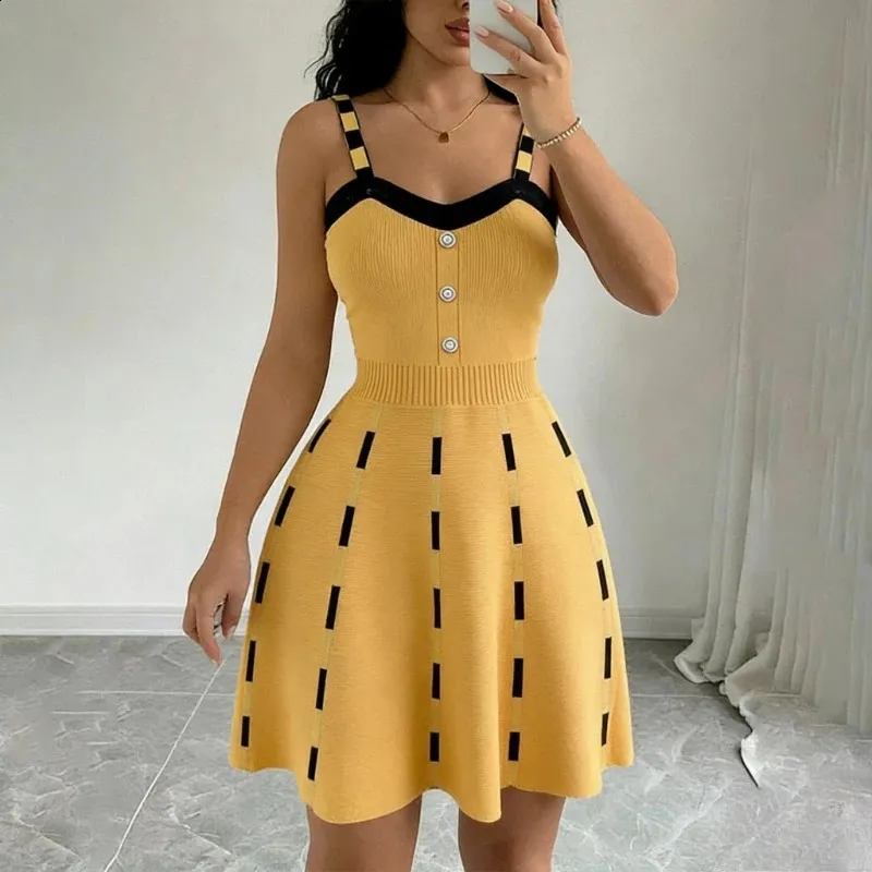 fit and flare mini denim dress for women Self-Portrait-Denim Flared Blue-Dresses Yellow Size:MEDIUM - US MEN 9.5 - UK 9 - EU 43 Please note the fabric Black Sparkly Dresses Short
