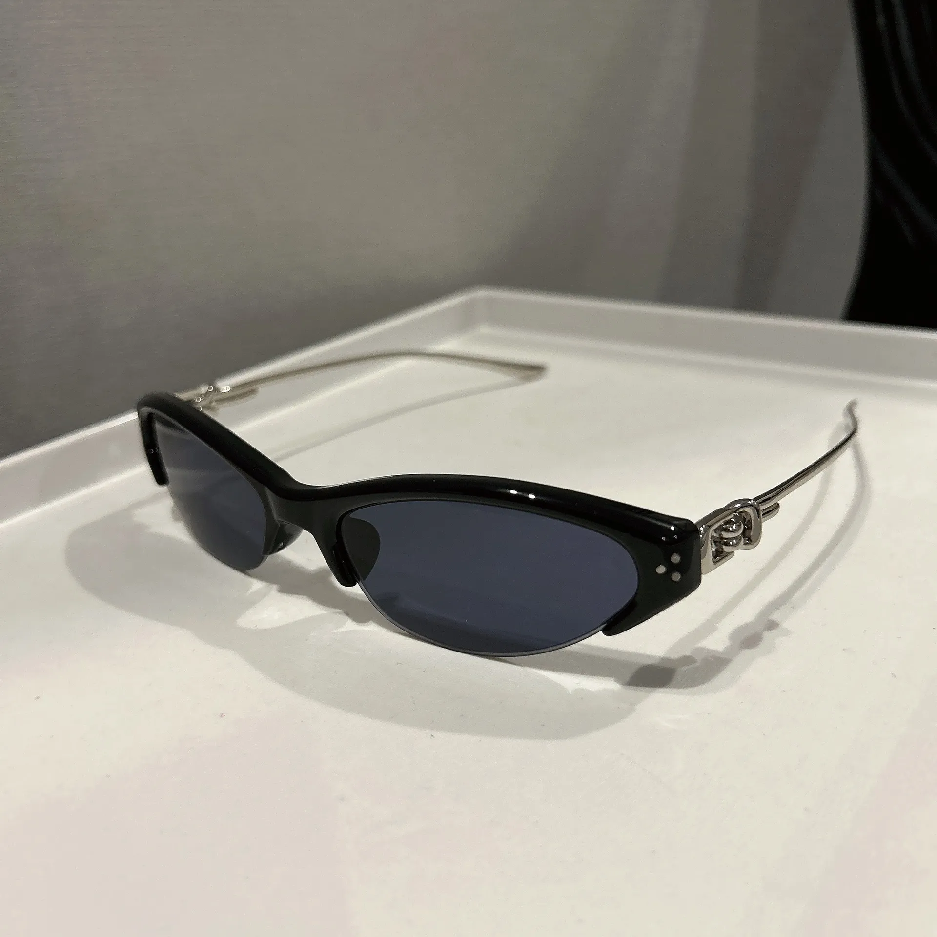 Retro Cat Eye Sunglasses with Metal Temples UV Protection Retro 1990 main image 3