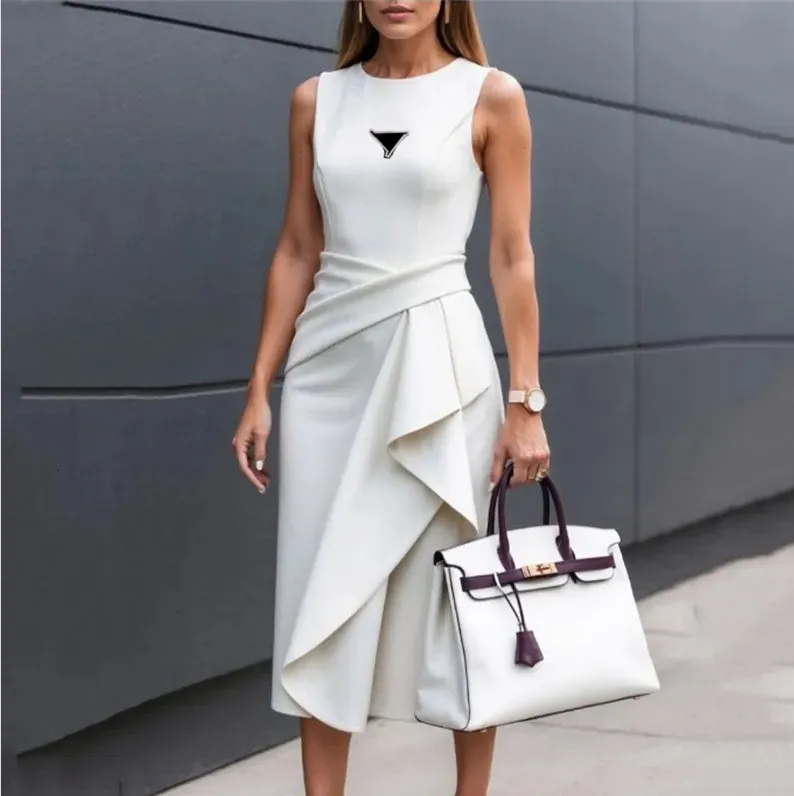 dress design chart Wall Display Guide - Size Comparison Free People Look Into Size:UK-8 / US-4 Bring your apparel brand Style:AP1E210784