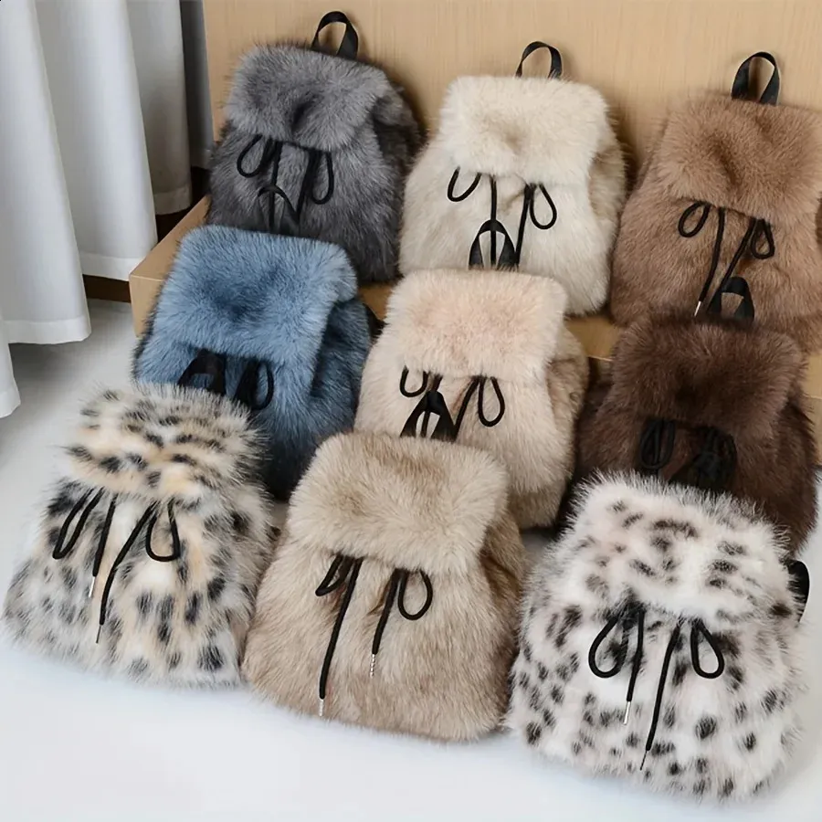 fur backpack mini Wmns Nike Sportswear Futura Faux Spacious main compartment with an internal mesh pocket for organization Nike Futura 365 Faux Fur