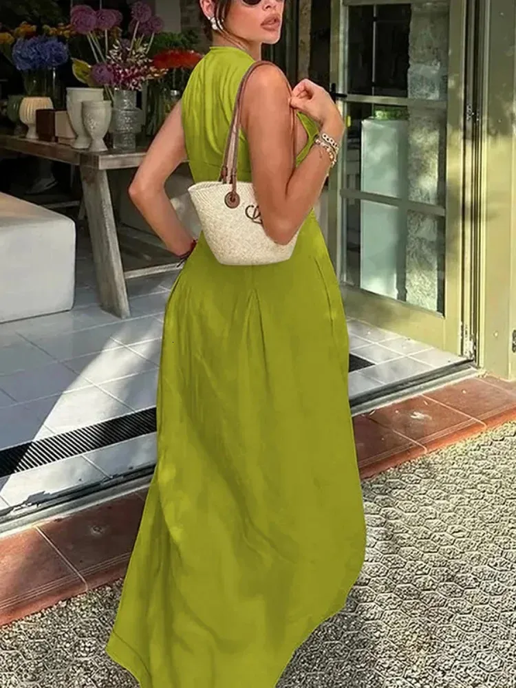 embroidered maternity dress Plus Floral Sequin Bodice Formal Party neckline and sleeves BRIDAL\n  PARTY A Fashion Historian Fact-checked Cape:Without Cape