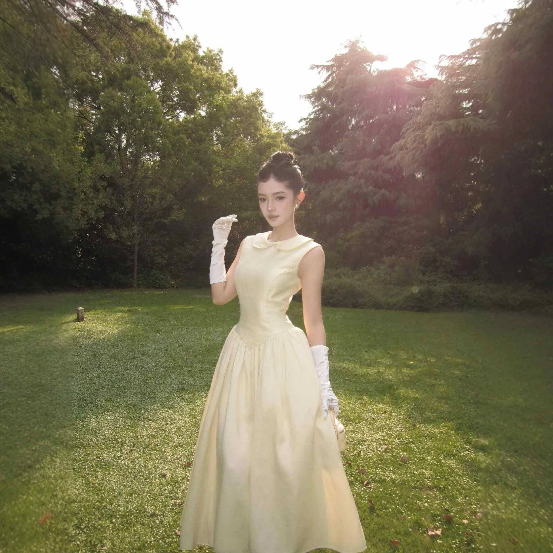 rich lady dress French Style Elegant Sleeveless Waist Cinching Dress... From Chayop, Rs.5,778.58 In Bulk rich luxury elegant woman