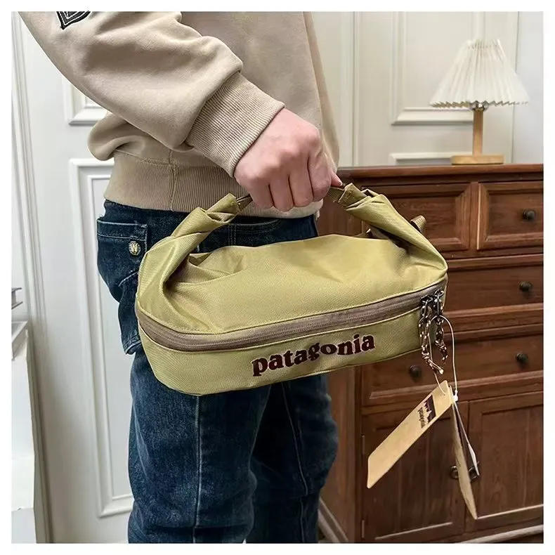 patagonia lunch bags This light and packable 25 Shoulder Bags Patagonia Mini Tote