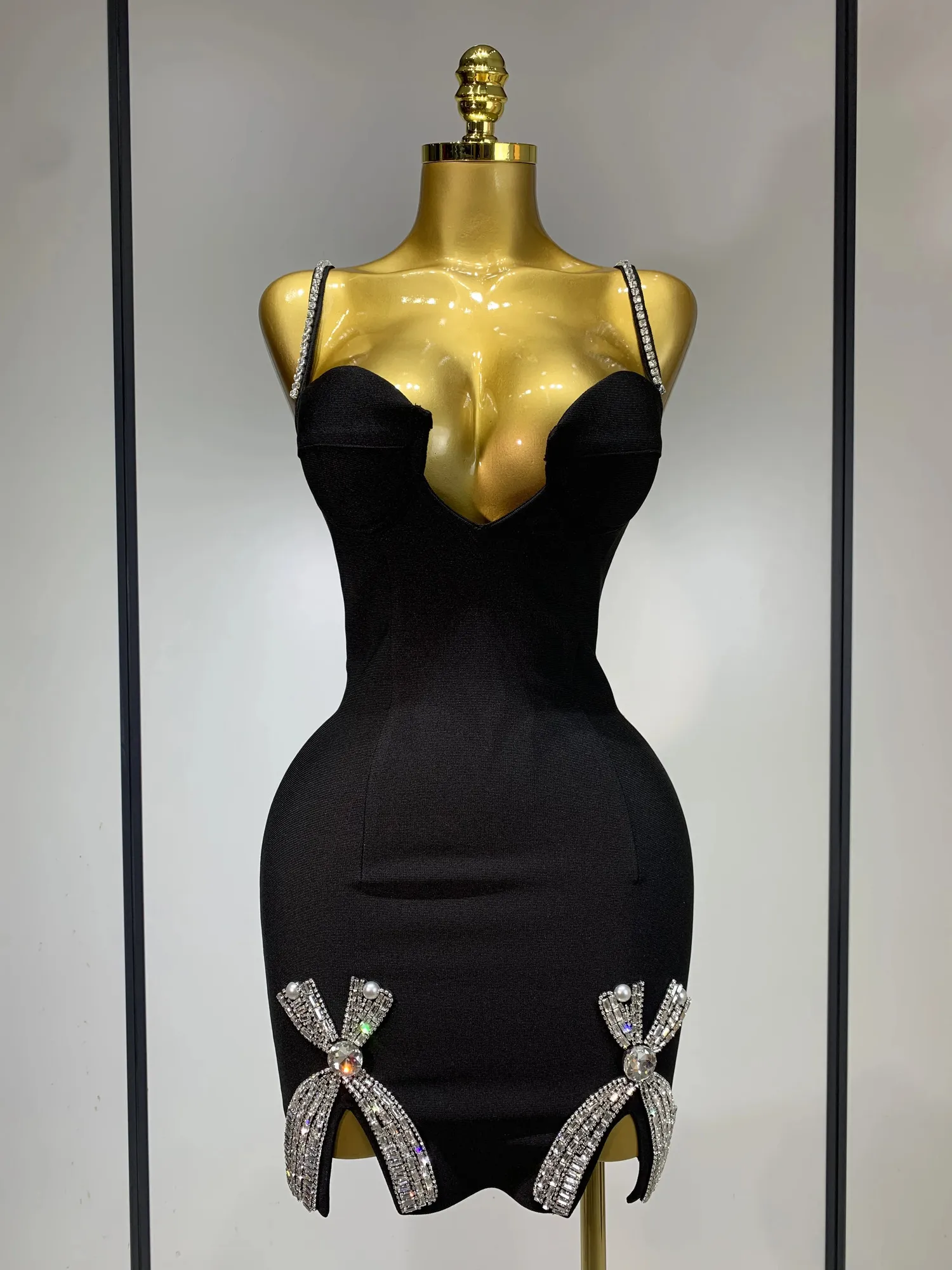 Women Celebrity Sexy V Neck Beading Black Mini Bodycon Bandage Dress Knitted Elegant Evening Club Party Dresses 260715