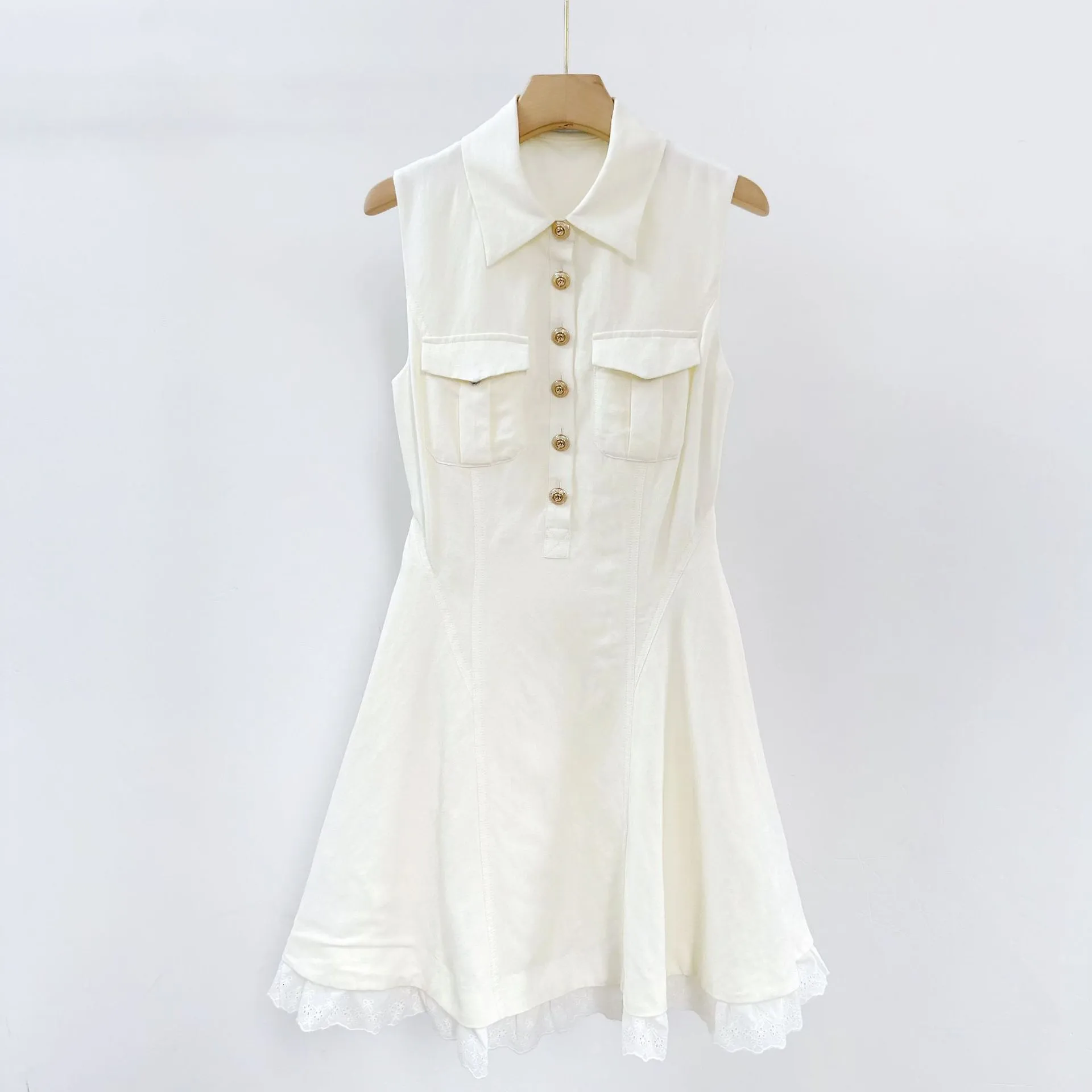 beige simple dress French Designer Toned, Elegant Simple... From Yyw220905, Rs.9,225.82 In Bulk Tulle The dress has a SCHL002302_MC_S Size:child-14 Vintage 90s Fredericks of